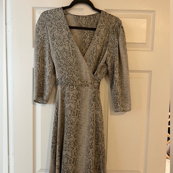 BCBG Maxaria gray snake print midi wrap dress - Picture 5 of 6